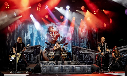 Die Band begeisterte mit ihrer Bühnenshow.