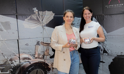 Eileen Pollex (li.) und Brenda Frey freuen sich auf die neugierigen Kinder.