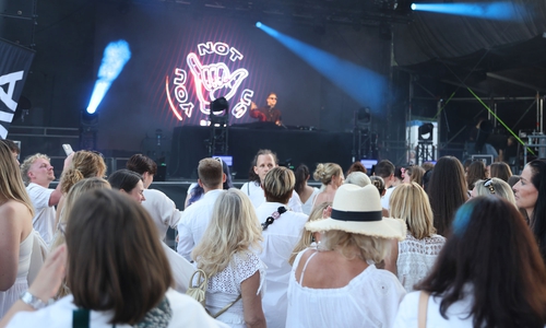 Den Anfang machte letzte Woche das DJ-Duo YouNotUS unter dem Motto 