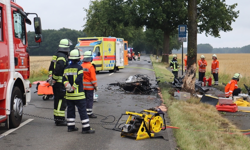 Die Kreisstraße 28 war für die Dauer der Rettungs- und Bergungsarbeiten voll gesperrt.