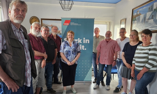 Von links: Eberhard Fischer (EVG), Dieter Wiechenberg (Schriftführer, GEW), Martin Weigelt (GdP), Ehrhard Dette (stellv. Vorsitzender, IG Metall), Andrea Hotopp (DGB), Bertold Brücher (Vorsitzender, ver.di), Paul Arzberger (IG BCE), Dirk Schweinhagen (IG Metall), Carmen Marold-Mikat (ver.di), Gisela Dost (NGG).