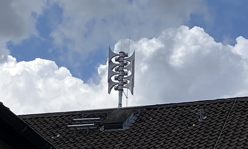 Die neue Sirenenanlage auf dem Dach der Schillerschule.