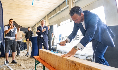 Adrian Zöllner legte selbst mit Hand an.