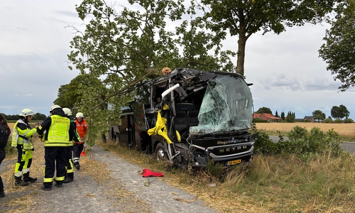 Der verunglückte Reisebus.