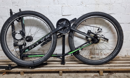 Auch bei diesem schwarzen Mountainbike BULLS Sharptail wird der Besitzer gesucht.