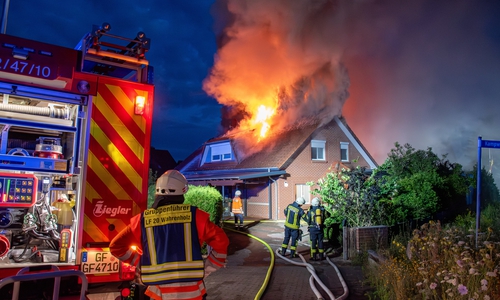 Das Dach stand in Vollbrand.