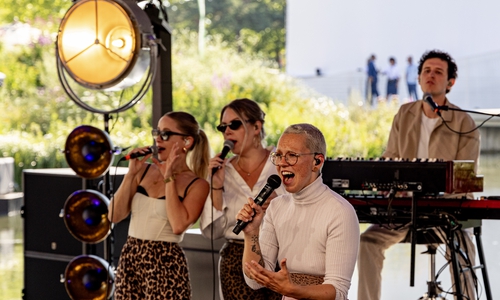 Stefanie Heinzmann und ihre Band heizten dem Publikum ordentlich ein.