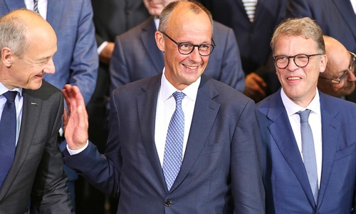 Roland Busch, Friedrich Merz und Christian Sewing am 21.07.2025