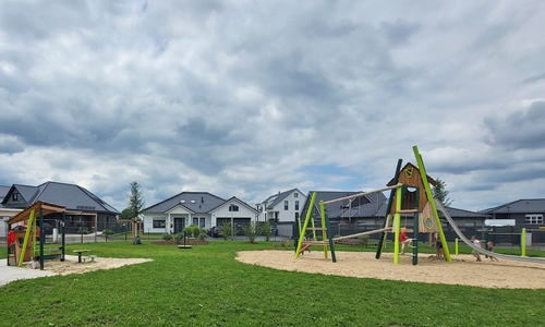 Das ist der neue Spielplatz im Fredenberg.