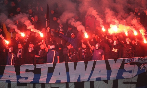 HSV-Fans mit Pyrotechnik (Archiv)