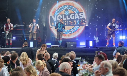Das Königlich Bayrische Vollgas Orchester sorgte bei den Sommer Wies'n für Stimmung.