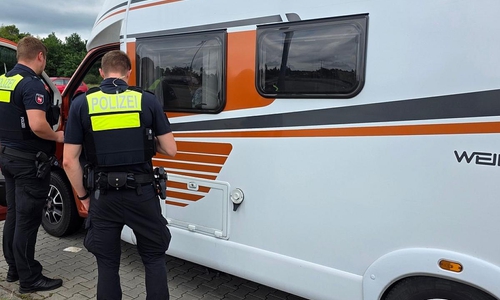 Zum Beginn der Sommerferien führte die Polizei eine Verkehrskontrolle auf der Bundesautobahn 31 durch. (Archiv)