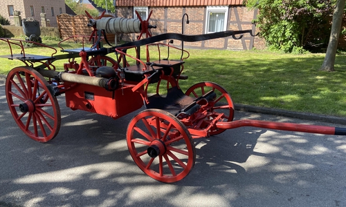 Die alte Pferdespritze der Freiwilligen Feuerwehr Werlaburgdorf ist ein wahres Kleinod.