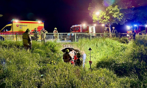 Frau verletzt sich schwer bei Sturz in Entwässerungskanal  (Archiv)