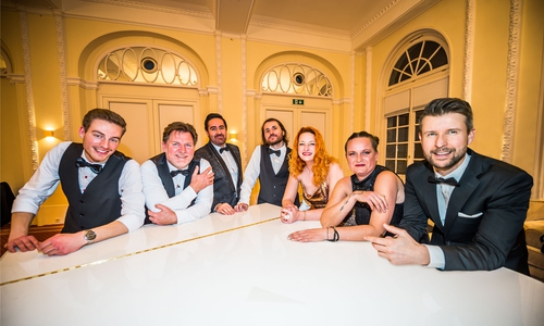 Casino Royale macht den Auftakt am Party-Abend.
