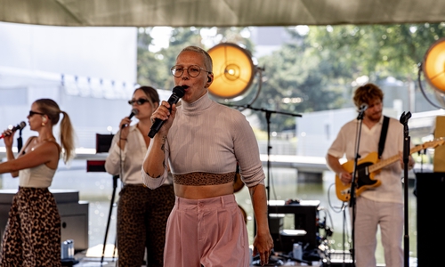 Stefanie Heinzmann sang ihre großen Hits, aber auch neue Songs.