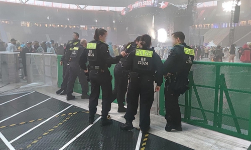 Polizisten bei Lollapalooza-Festival im Olympiastadion am 12.07.2025
