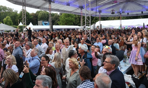 Ausgelassene Stimmung bei den Sommer Wies'n bei den BRAWO Open.