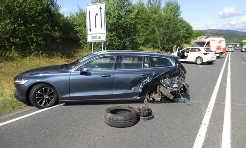 Der Volvo wurde erheblich beschädigt.