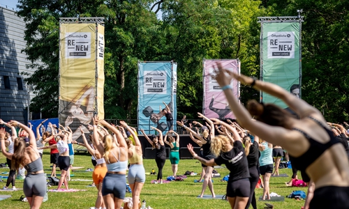 Bei RENEW im Prinzenpark können Besucherinnen und Besucher ein ganzes Wochenende lang aktiv sein und an vielfältigen Kursangeboten teilnehmen.