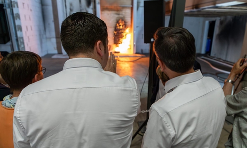 Ministerpräsident Lies konnte sich während seines Besuchs selbst ein Bild davon machen, wie ein solcher Großversuch abläuft. 