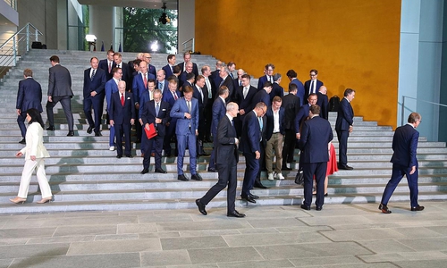 Gruppenfoto zum "Investitionsgipfel" am 21.07.2025