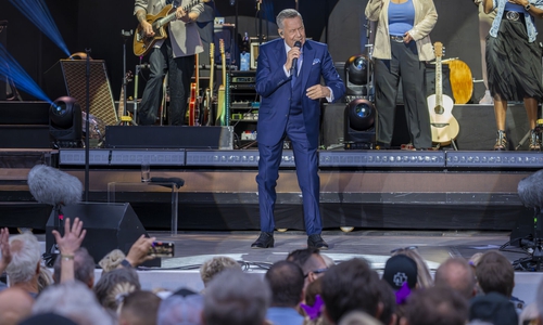 Roland Kaiser begeisterte am Sonntagabend bei einem spektakulären Open-Air-Konzert.