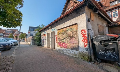 2017 brannte die Spielhalle aus. Jetzt konnte die Stadt Wolfenbüttel den Schandfleck kaufen.