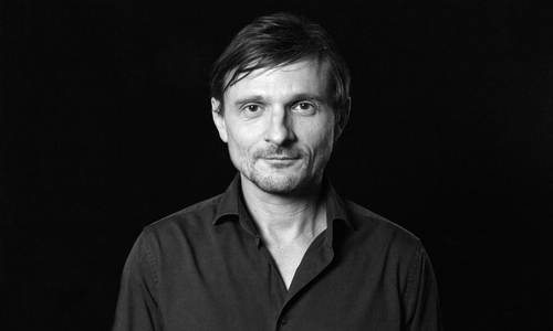 Der bekannte Schauspieler Florian Lukas ist hier mal etwas anders zu erleben.