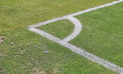 Ecke eines Fußballfelds (Archiv)