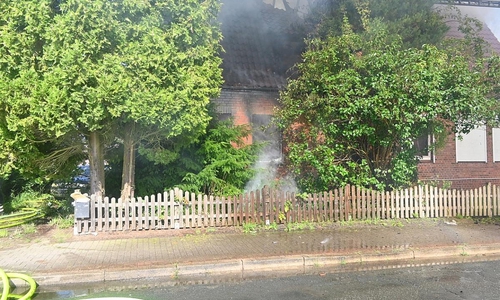 Feuerschein im Dachgeschoß (Archiv)