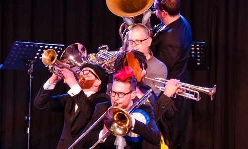 Die Bremer Stadtmusikanten und das Blechbläserquintett BRASSerie sind am Sonntag zu Gast.