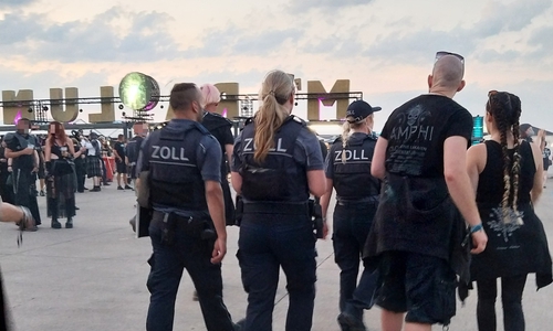 Die Finanzkontrolle Schwarzarbeit des Hauptzollamts Braunschweig war am Samstag den 09. August mit 51 Kontrollbeamten auf dem Festivalgelände im Einsatz