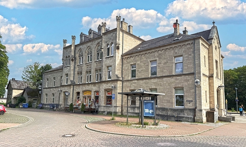 Nicht nur Bahnenthusiasten haben im September die Möglichkeit, das Bahnhofsgebäude in Königslutter zu ersteigern.