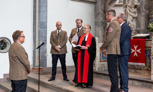 Verpflichtung Christoph Bratmann vor dem Hochaltar in der St. Martinikirche zu Braunschweig.