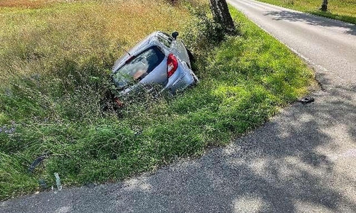 Die beteiligten Pkw mussten abgeschleppt werden (Archiv)