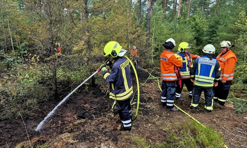 Die Kräfte waren mehrere Stunden im Einsatz.
