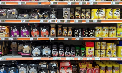 Kaffee und Tee im Supermarkt (Archiv)