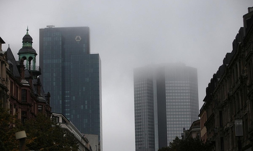 Frankfurter Bankentürme im Nebel (Archiv)