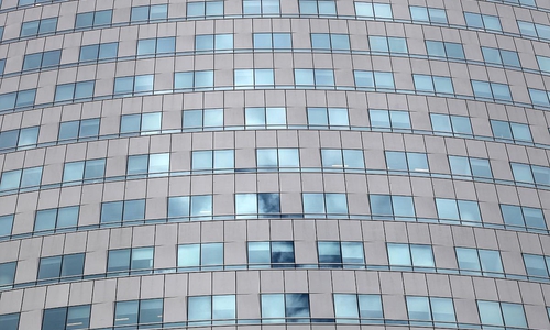 Glasfassade an einem Bürohaus (Archiv)