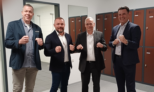 Maik Krüger (Bauverwaltung,), Andreas Strom (1. Vorsitzender des Boxclub), Ralf Böning (2. Vorsitzender), Bürgermeister Matthias Nerlich. 
