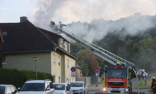Der Brand wurde von außen und innen bekämpft.