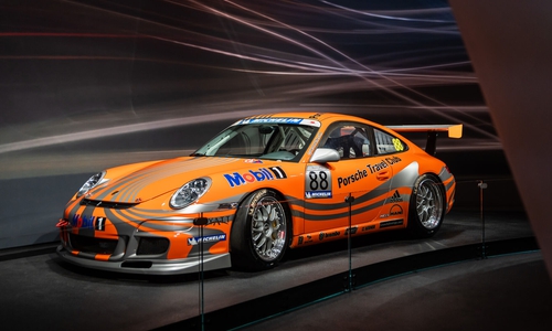 Der orange Porsche 911 GT3 Cup ging im Porsche Supercup an den Start.