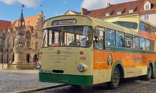 Mit diesem Bus wird die Stadtrundfahrt zu einem besonderen Erlebnis.