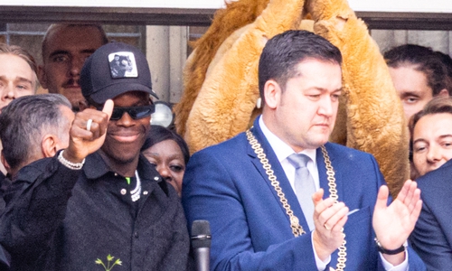 Dennis Schröder (li.) könnte auf Vorschlag von Oberbürgermeister Dr. Thorsten Kornblum Ehrenbürger der Stadt werden.