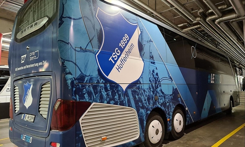 Mannschaftsbus der TSG Hoffenheim (Archiv)