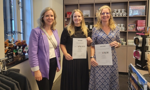 Morea Deden, Lea Dirks (beide Stiftung UNESCO-Welterbe im Harz) mit Judith von Hof, Leiterin der Tourist-Information, GOSLAR marketing gmbh (v. li.).