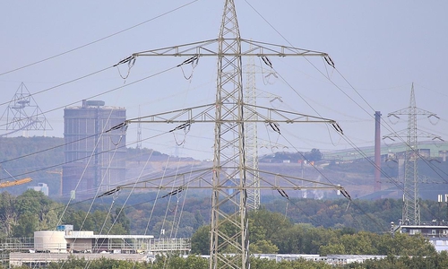 Stromleitungen im Ruhrgebiet (Archiv)