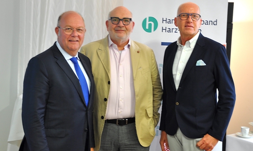 Dr. Alexander von Preen (Präsident HVD),  Olaf Jaeschke (Präsident HVB Harz-Heide) und Hauptgeschäftsführer Heinz-Georg Frieling (v. li.).