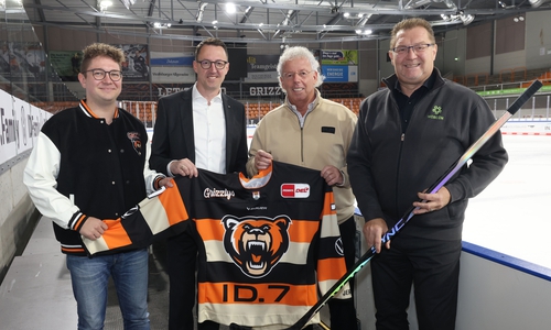 Yannick Imler, Leiter Organisation & Marketing bei den Grizzlys, Dalibor Dreznjak, WOBCOM-Geschäftsführer, Karl-Heinz Fliegauf, Grizzly-Geschäftsführer und Thomas Schulz, WOBCOM-Abteilungsleiter (v. li.).   